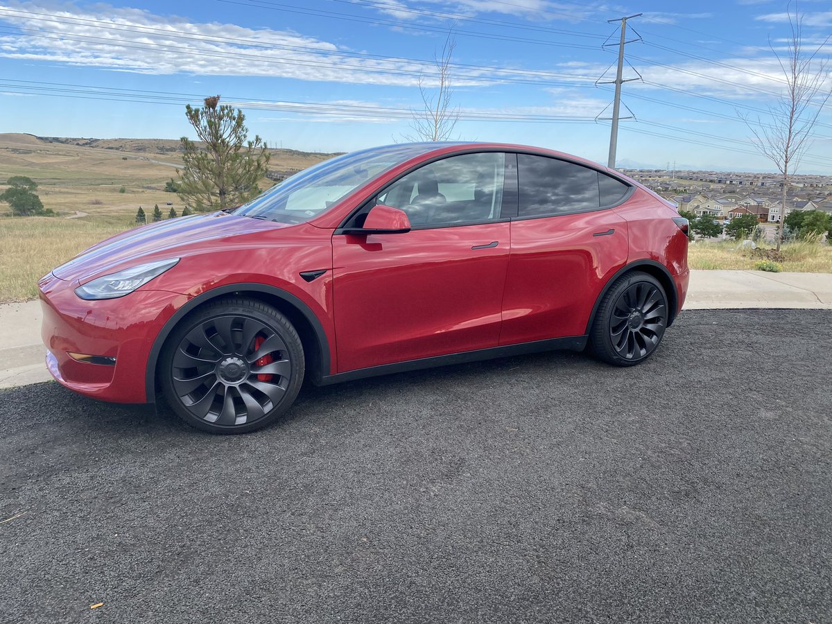 bensonjohnw's tweet photo. @elonmusk Update:  I stand corrected - Paint issue fix the day after my previous tweet.  Looks awesome!  And this is a bad freakin ride!  Using it for sales calls...everything about it is awesome!  Able to make sales calls in a single bound!  #fastfreakinride https://t.co/bNaDCnqeZ8