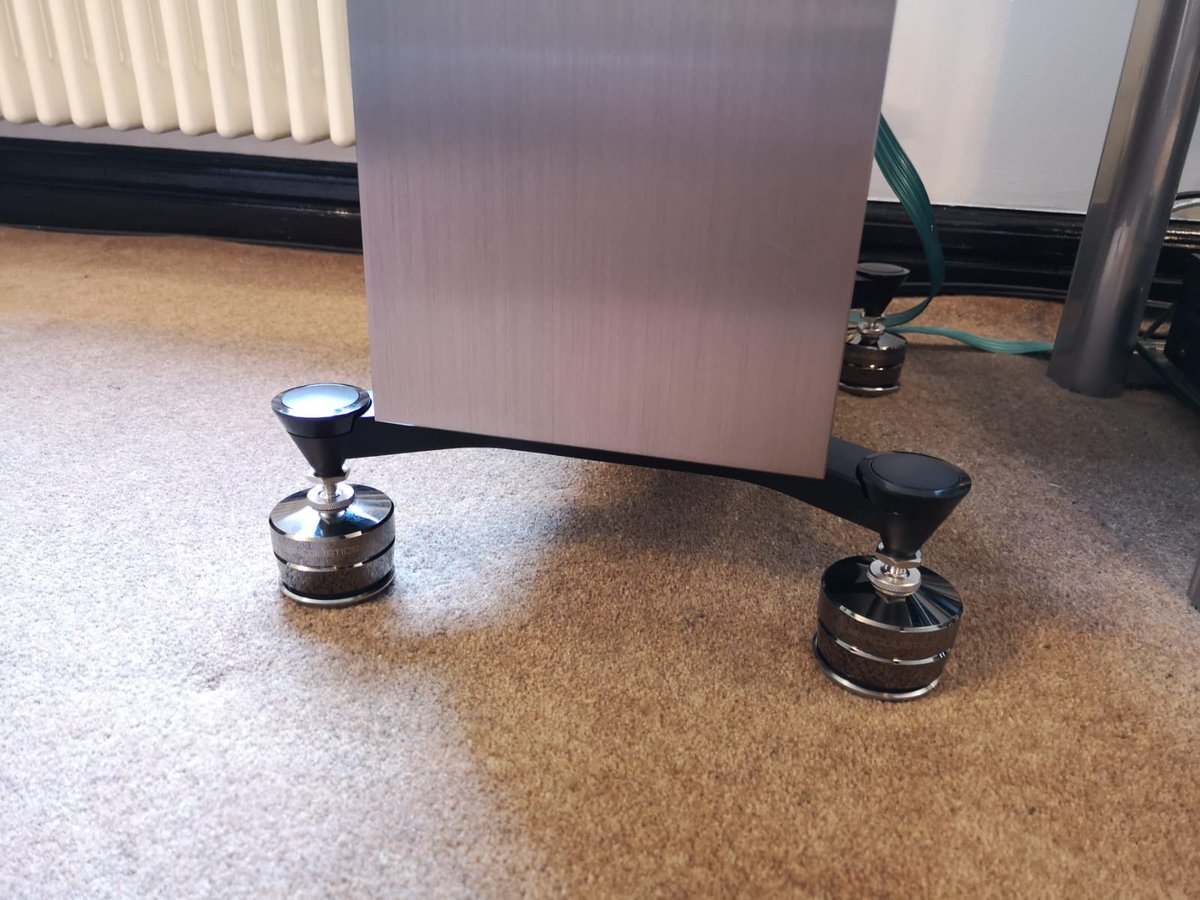 FanthorpesHiFi's tweet photo. Check out this fantastic KEF Reference 5 speakers and Iso Acoustics Gaia feet install we did yesterday!

The Reference 5 are in the new Silver Satin Walnut finish 🤤 https://t.co/TNB4Z1o06I