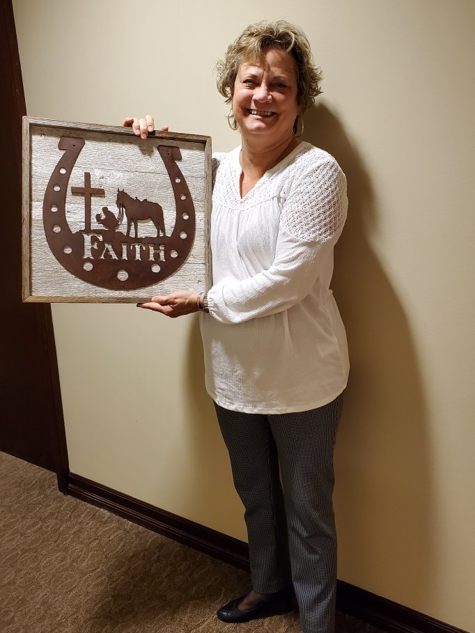 RechercheUSA's tweet photo. WINNER of the June Tab Contest is Robin W. of Carrollton, TX after tuning in over 2,000 LARGE cat food tabs! Won the Rustic Reclaimed Shabby Chic Framed Metal Horseshoe Faith. You can win too, need large pull tabs from Pet Food, Veggies, &amp; Soup Cans  #RusticHomeDecor https://t.co/nzbaDPlkZK