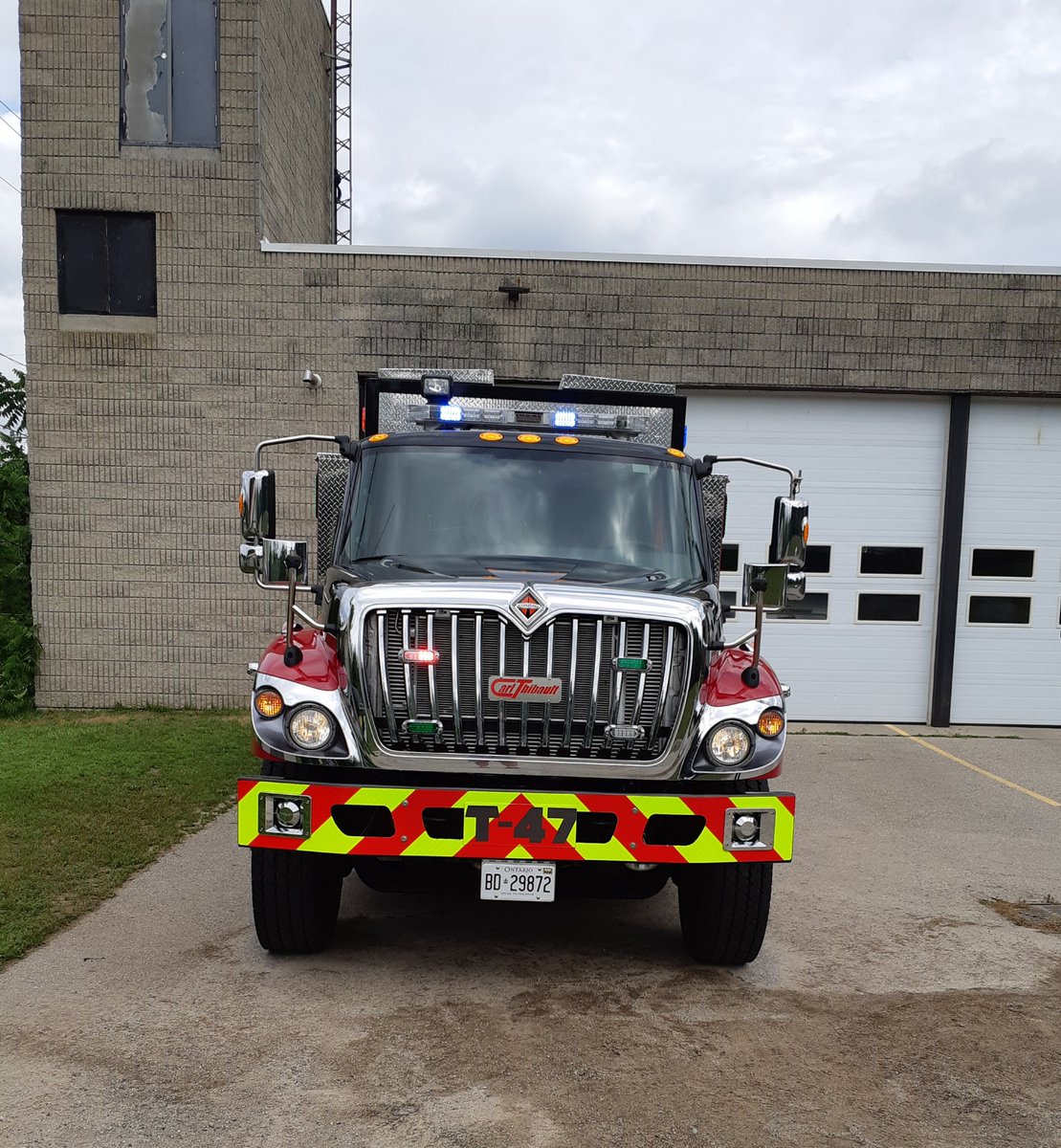 TheGrand101FM's tweet photo. Centre Wellington Fire Rescue has added a New Tanker to its Fergus Station!
The new fire truck is just about ready to be put into service!
T-47 will replace the old tanker that has served the Township of @CentrWellington for nearly 25 years! #HometownProud #CWFR 🚒 👨🚒👩🚒👍 https://t.co/PQ0eNp46Vd