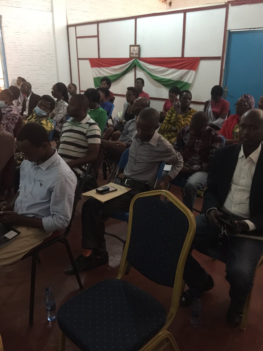 UrumuriN's tweet photo. @vh_action , #SAD, #ABMPD en collaboration avec le @BurundiGov lancent une campagne de sensibilisation « Nokora iki? » Ă lâendroit des parents pour leur parler de leur part dans le suivi des enfants usagers des drogues (UD).
#Burundi #Santé https://t.co/1bozg2rDXW