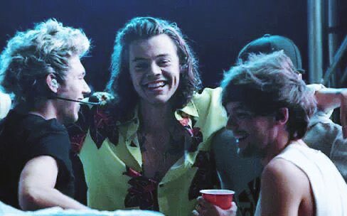 namelessbx's tweet photo. "And finally.. to the boys, I love you so much, and I couldn't be prouder of everything we achieved together. Here's to ten. H."

#10YearsOfOneDirection https://t.co/wsrQn6Mzkr