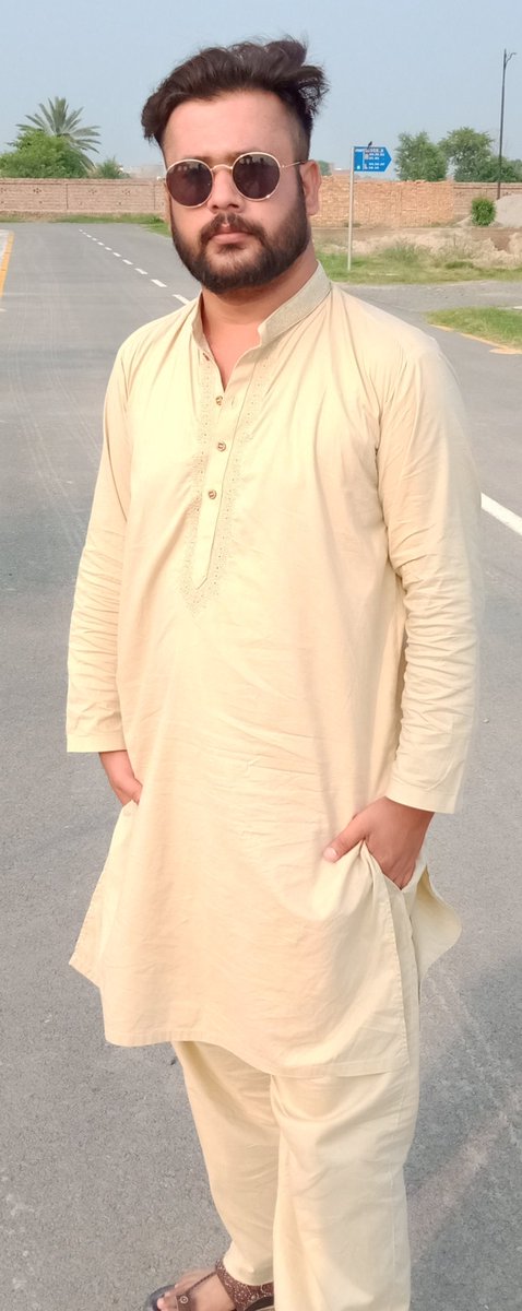 affan_jani's tweet photo. @AishaLUMS #ﮨﻮﻧﮕﮯ ﺁﭖ ﺑﮭﯽ ﺑﮩﺖ ﺍﻋﻠﯽ ﻣﻘﺎﻡ ﻟﯿﮑن✌

میں بھی اپنی #ماں کا شہزادہ ھوں👑 https://t.co/4XdzQm7xw6