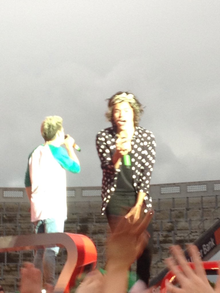 CanadHoran's tweet photo. Throwback to when I flew from Canada to Ireland to see #OneDirection play at Croke Park in 2014 #10YearsOfOneDirection #10YearsOf1D https://t.co/V7YyUNu1BR