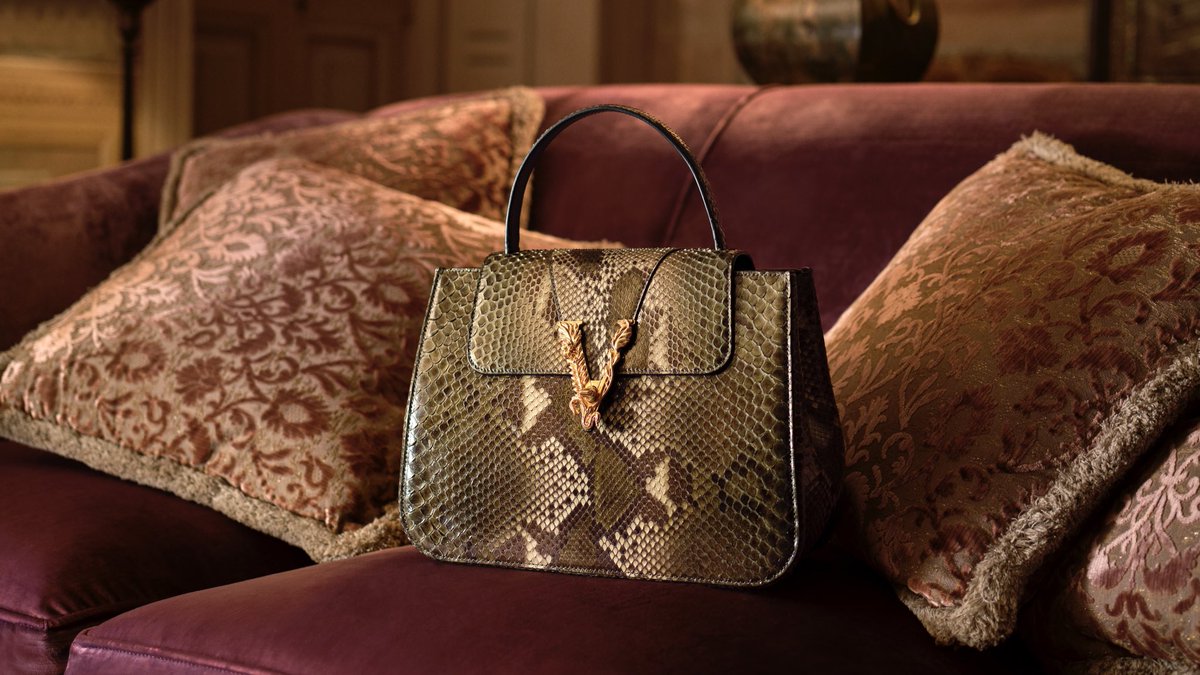 Versace's tweet photo. At home with the #VersaceVirtus bag - photographed in a grand mansion on Lake Como, the Virtus Top Handle makes itself comfortable. #VersacePreFall20
Shop the latest accessories: https://t.co/mhhshAW0Na https://t.co/6VUOrXl8Qd