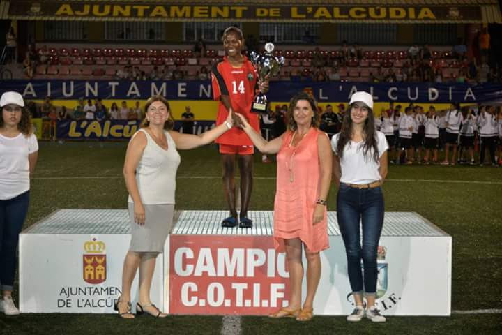 akida_14's tweet photo. And your 2016 COTIF Women’s Tournament Golden Boot winner is......

Drum rolls........Yours truly.

Memories are made of this.

#TBT https://t.co/5N5ausquxZ