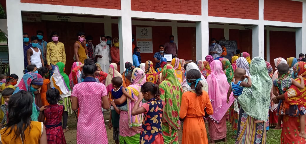 CSCAssam1's tweet photo. CSC VLEs  Provides multiple services at the flood relief camp to the Flood Affected people Assam.
#CSCAssam
#SafeAssam
#eHelp 
@CSCegov_ @dintya15 @mygovassam @rsprasad https://t.co/atBOtOLCOW