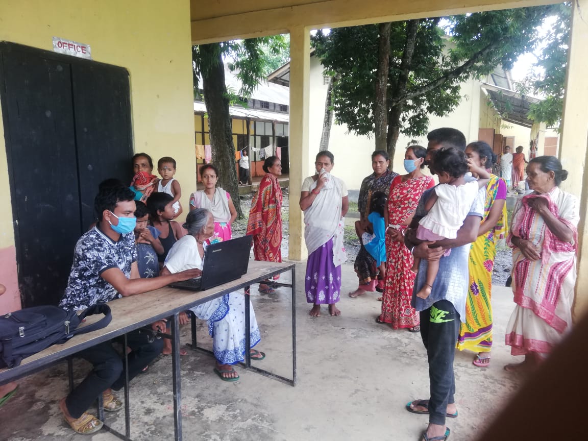 CSCAssam1's tweet photo. CSC VLEs  Provides multiple services at the flood relief camp to the Flood Affected people Assam.
#CSCAssam
#SafeAssam
#eHelp 
@CSCegov_ @dintya15 @mygovassam @rsprasad https://t.co/atBOtOLCOW