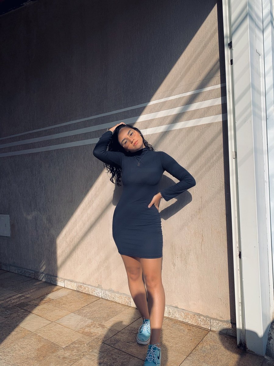 larimarqs's tweet photo. eu com as roupas do meu trampo/ meu trampo

quem vai ser o abençoado que vai seguir pra fechar os dois mil? 🥺😩 https://t.co/WqnumVVgeY