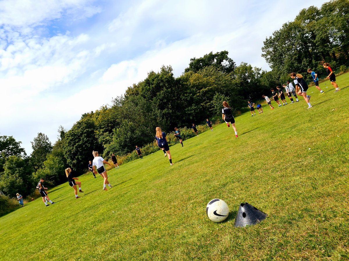 v_academy_'s tweet photo. And we are back up and running 🙌 exciting times for Hertfordshire's School Partnered Football Education Programme. 

Do you have what it takes !!!!!

#cambtech
#Alevels 
#pathways
#ambition https://t.co/0o7Mz6kM4X