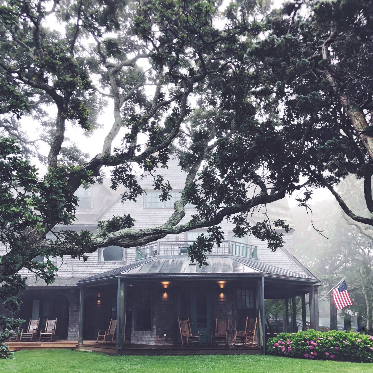 AMcClenning's tweet photo. Pull up a chair, y’all.

The MACSFIELDNOTES Creative Co.  | Alyssa J. McClenning © https://t.co/KyNysBkIwz