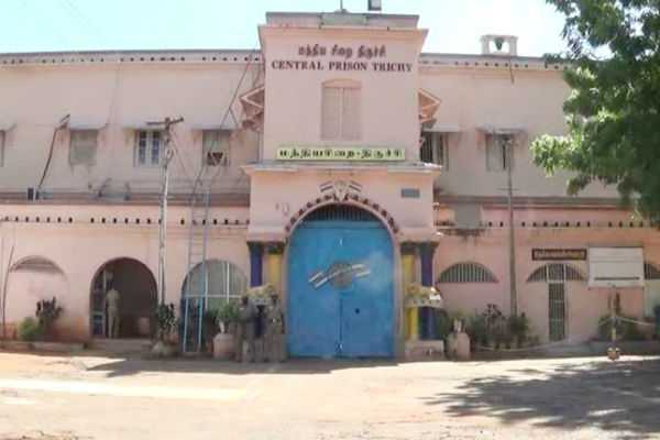 ஆனால் அதன்பிறகு மாஞ்சோலை பகுதிக்குள் அத்துமீறி நுழைந்த காவல்துறையினர் தேயிலைத் தோட்ட தொழிலாளர்களின் வீடுகளில் புகுந்து தாக்கினர். கண்ணில் பட்டவர்களையெல்லாம் அடித்து இழுத்துச் சென்றனர். 127 தொழிலாளர்கள் திருச்சி மத்திய சிறையில் அடைக்கப்பட்டனர்.