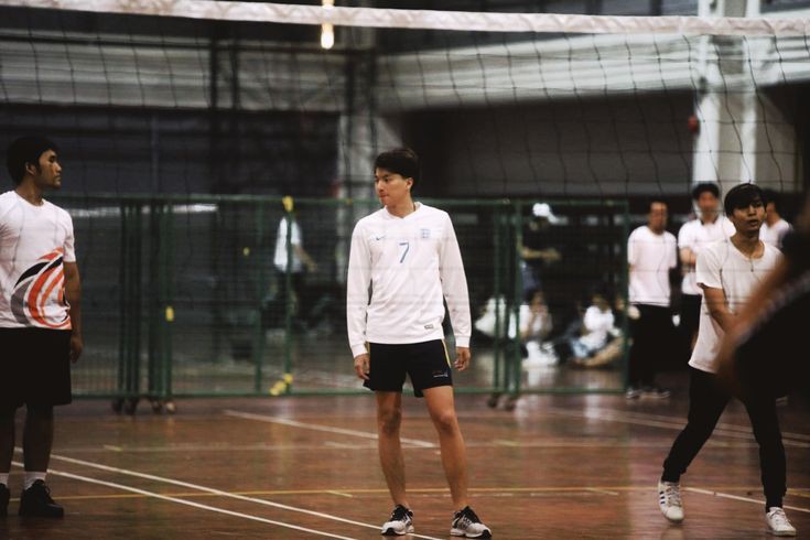 Selain anak bola, dia anak basket juga..