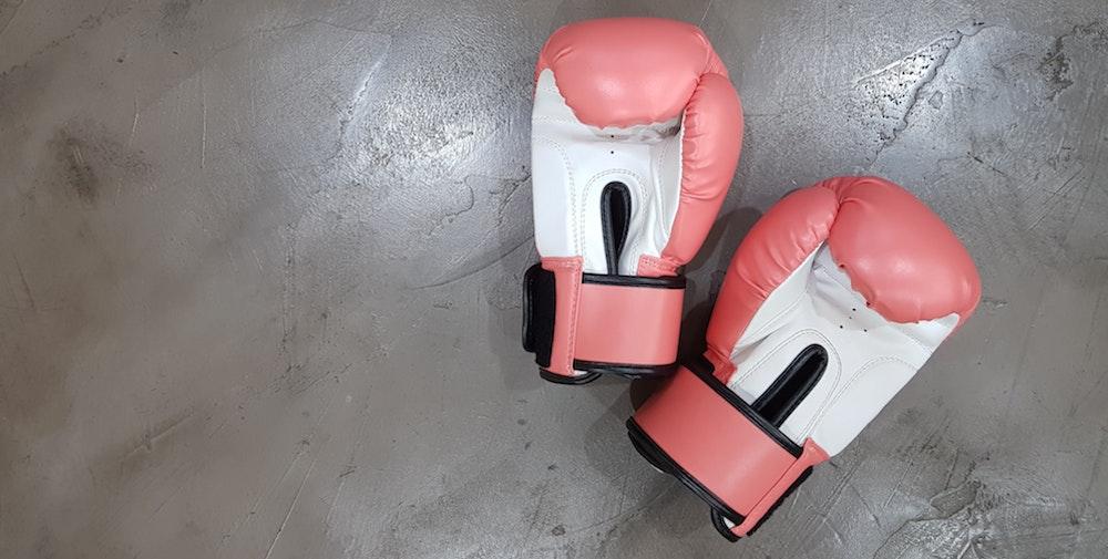 L’association #GirlsClub Paris ambitionne d’aider les jeunes femmes et les minorités de genre à exploiter leur potentiel pour s'épanouir dans leur vie professionnelle et créer une #société plus #inclusive.✊ maddyness.com/2020/07/23/gir…