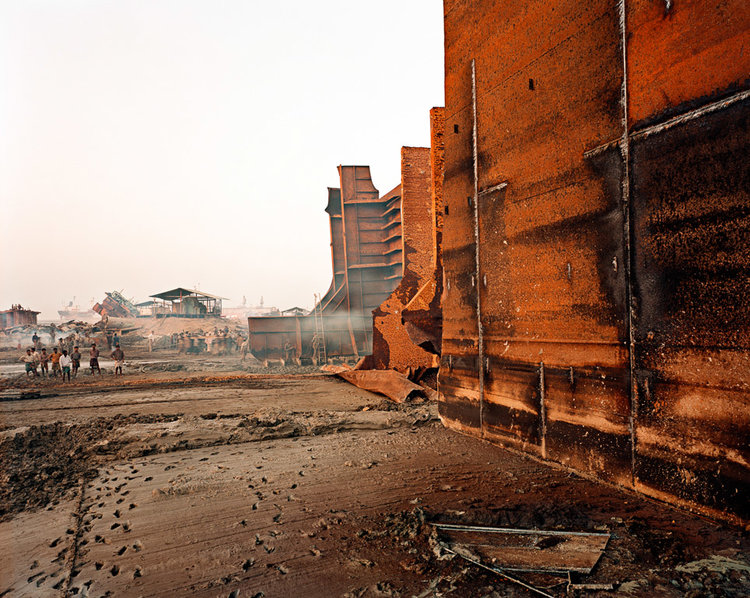 FedeItaliano76's tweet photo. Edward Burtynsky's 'Shipbreaking' series, one of the most powerful photographic depictions of the Apocalypse—a few more here https://t.co/J7NKix7dOS https://t.co/vdWeUQGAiy