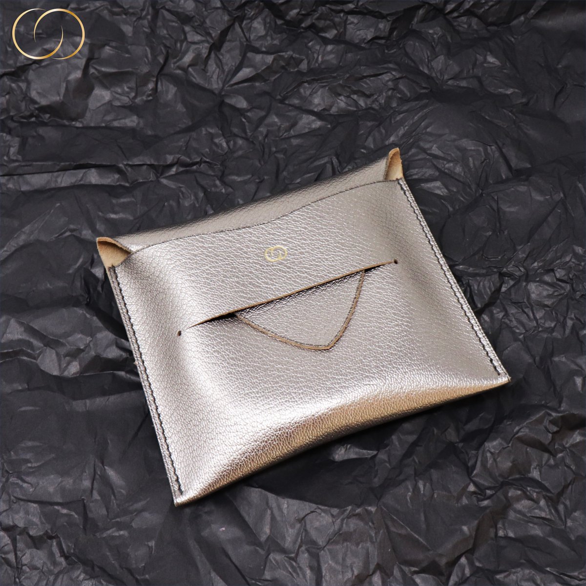 moon_monaco's tweet photo. When Fine Jewellery meets Pet Accessories
Each dog collar is wrapped into this gorgeous artisan-made metallised leather envelope
#dogsoftwitter #DogLovers #FashionForPets #MoonMonaco #FineJewelleryForPets #18CaratGold #Leather #metallisedleather #Handmade #Monaco #Notforhumans https://t.co/VtvmW6os7y
