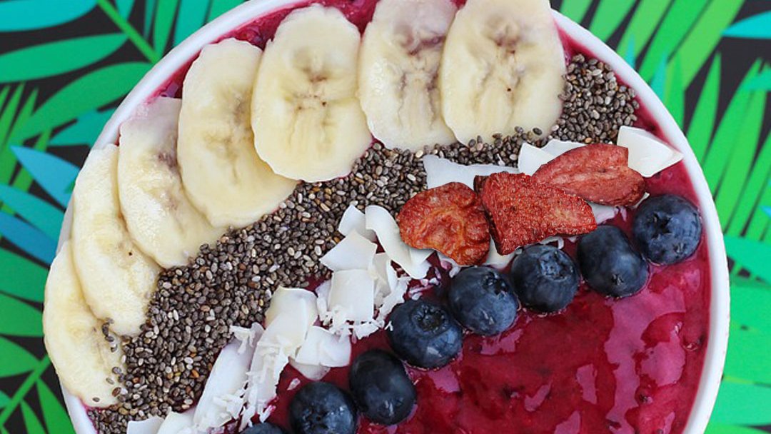 VitaSnack's tweet photo. Para este jueves de verano qué mejor plan que deleitarnos con un delicioso bowl de frutas acompañado con nuestras crujientes fresas Una delicia de desayuno!🍓

#snacks #comidasaludable #frutas #realfoofing https://t.co/EhjtatoNDG