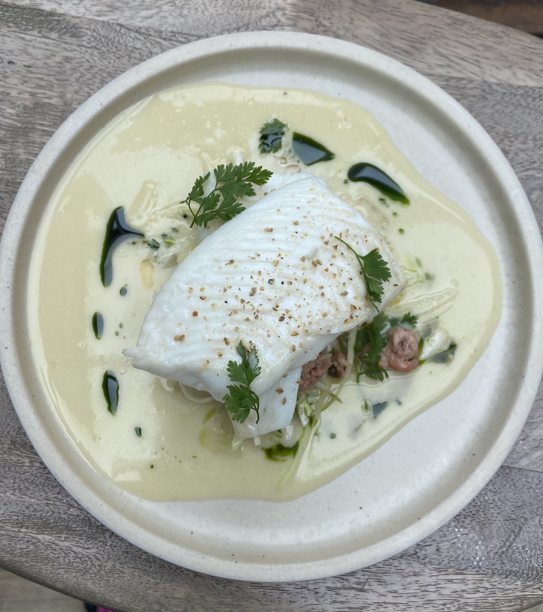heaney16's tweet photo. This wee number is on @UisceH this week:) plaice, oyster & horseradish sauce, cabbage, brown shrimp ... fresh, clean, simple😁🐟 🦐 #uisce #heaneys #cardiff https://t.co/8hWmRYmqkD