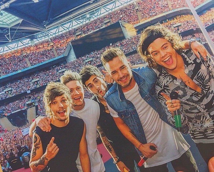 zaynsodear's tweet photo. I can’t believe it’s been 10 years 😭, forever grateful to have found these five boys at a time when I needed them the most. They have truly changed my life for the better. I will always love and support them no matter what ❤️
#10YearsOfOneDirection https://t.co/M5nDzxiAax