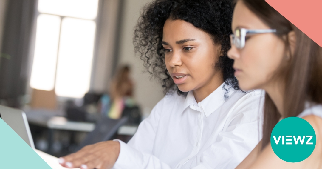 Sinds 2014 studeren er in Gent jaarlijks een tiental sociale gidsen af. Wat doen ze? Hoe groeide het idee? En hoe vormen ze een belangrijke schakel in de ondersteuning van cliënten? Karlien Vermaelen van OCMW Gent vertelt er alles over in deze bijdrage: bit.ly/30GdUwz