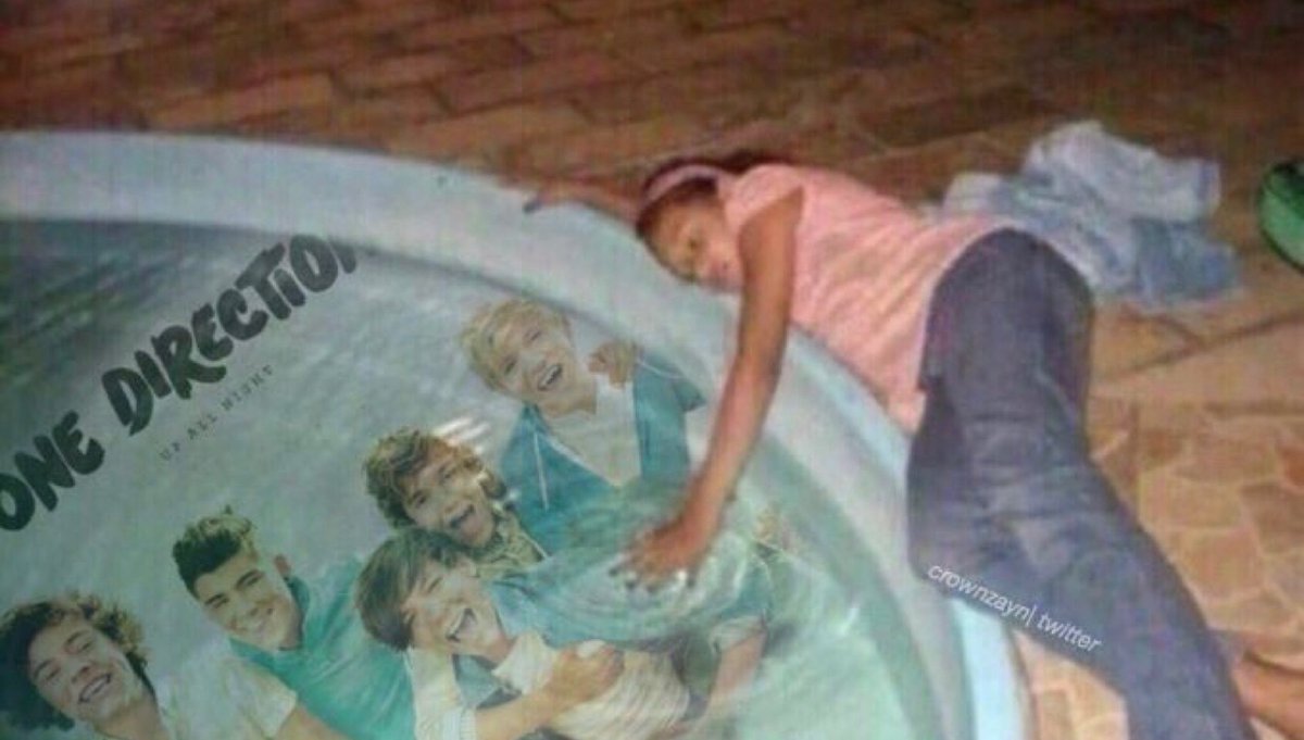 directlyemma's tweet photo. #10YearsOfOneDirection dont talk to me I’m so fucking old https://t.co/zVkrE0Ena1