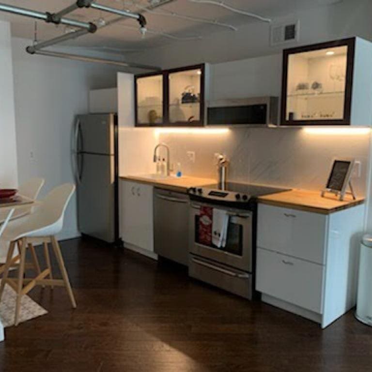 AirbnbFinally's tweet photo. All our updates are ready to go at our midtown 1 bedroom 1 bath Airbnb. A short walk from Piedmont Park 🏞 and the High Museum in the heart ♥ of Midtown Atlanta! This is going to be the perfect 15th floor
#finallyAirBnB #atlantaliving #midtownatlanta #piedmontparkatl https://t.co/pUWxUPC7sY