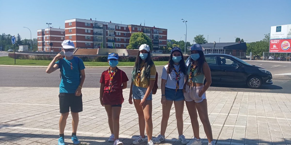 GSCastilla's tweet photo. El lunes la Tropa Impeesa no sólo estuvo con rutas con el #PSMMA sino que también disfrutaron de un rally fotográfico por la ciudad 💪🏼📸
#soydelCastilla #TropaImpeesa #Scouts #yosoyscyl https://t.co/lUPXGDMxtv