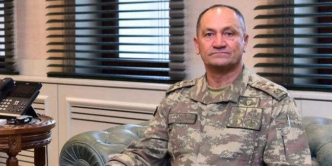 Zekai Aksakallı ve Metin Temel emekli edilmiş. Şimdi bir takım stratejik dehalar bu generallerin "özel görevlerde yer alması için" emekli edildiklerini zannediyor. 

Kızak göreve atanırlarken de aynısını zannediyorlardı...
Cihat Yaycı istifa ederken de aynısını zannediyorlardı...