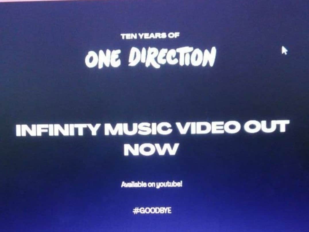yupipie_'s tweet image. Aku nangis dan aku diam sejenak, lalu squidward mengatakan : 
" SEKARANG APA??" 
#10YearsWithOneDirection