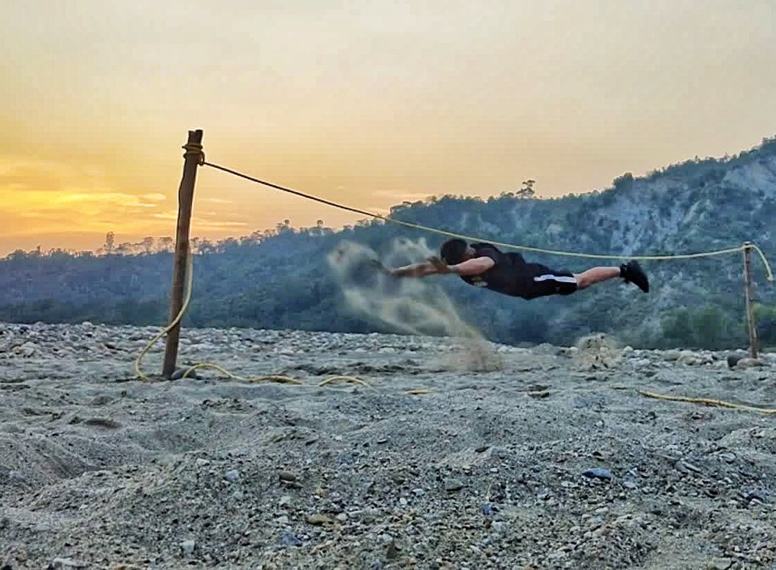 imhrithiksharma's tweet photo. Nothing special, just me flying around like I do regularly ;)
__
#supermanpushups #hrithiksharma #calisthenics #movementculture #akhnoor #Jammu #JammuAndKashmir https://t.co/7cXFKsV2VC
