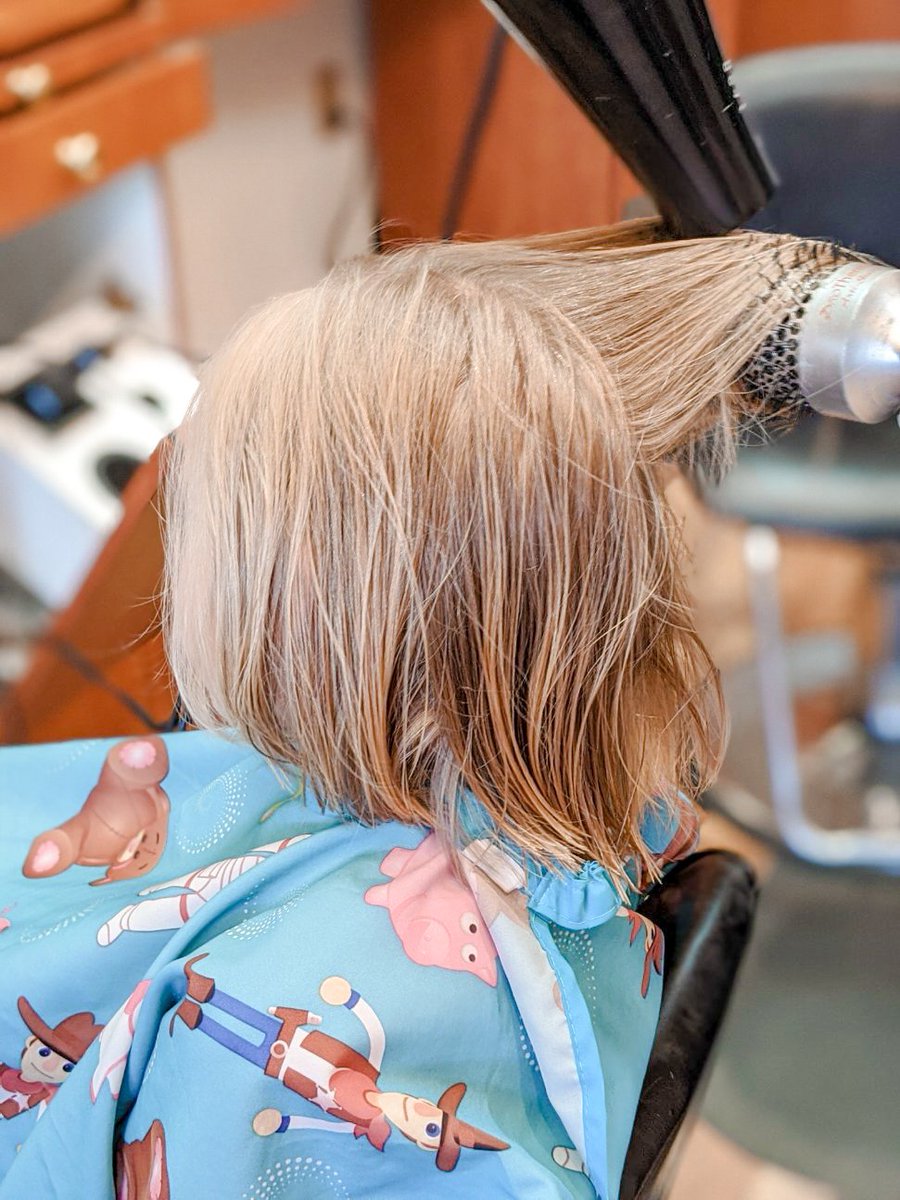 baerfam's tweet photo. A little #Throwback for you! I visited my local Fantastic Sams Cut &amp; Color pre COVID-19, and am sharing below what my experience back in January was like! #ad @FSHairSalons #FantasticSams https://t.co/WQIm2cxm9g https://t.co/4Tuui0yCGY