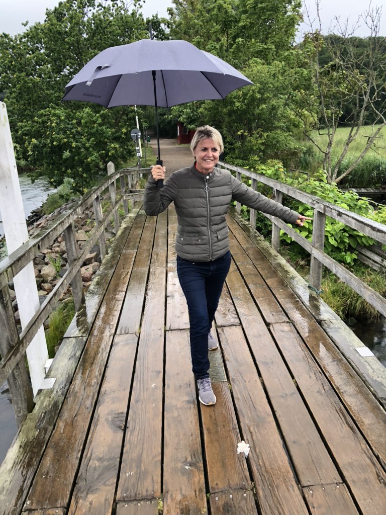 lykkefriis's tweet photo. Ved en af Europas mindste grænseovergange #skomagerhus #schusterkate 🇩🇰🇩🇪 #genforening2020 https://t.co/92BQSUG4Yw