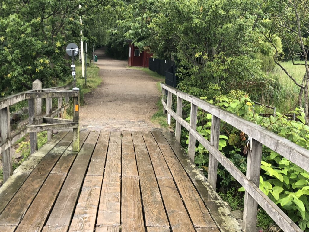 lykkefriis's tweet photo. Ved en af Europas mindste grænseovergange #skomagerhus #schusterkate 🇩🇰🇩🇪 #genforening2020 https://t.co/92BQSUG4Yw