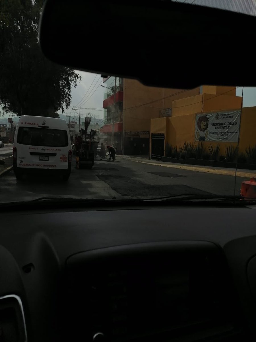 katitaderouch's tweet photo. @RuthOlveraMex @GobAtizapan @AtizaDenuncia esta perfecto que hagan mejoras en el municipio, pero que sean por la noche no en horas que se hace mucho tráfico en las avenidas, respeten el tiempo de las personas es pérdida de tiempo en el tráfico y desvíos https://t.co/JTrGImidy9