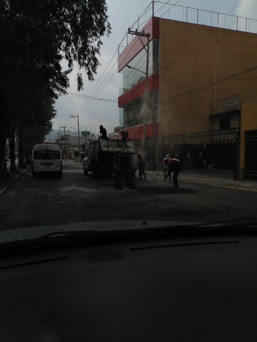 katitaderouch's tweet photo. @RuthOlveraMex @GobAtizapan @AtizaDenuncia esta perfecto que hagan mejoras en el municipio, pero que sean por la noche no en horas que se hace mucho tráfico en las avenidas, respeten el tiempo de las personas es pérdida de tiempo en el tráfico y desvíos https://t.co/JTrGImidy9