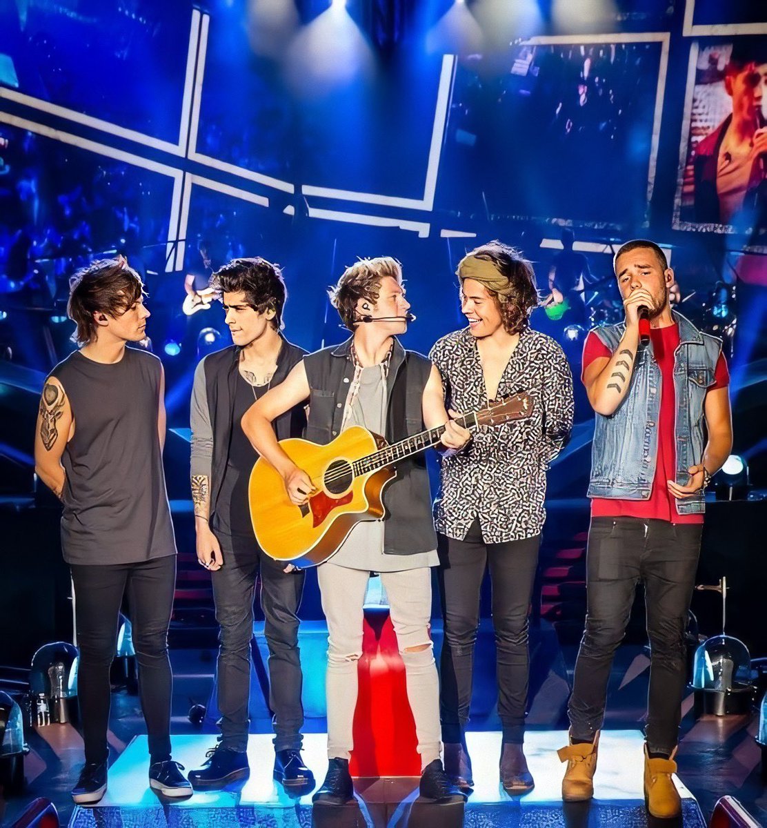 Bogi0808's tweet photo. @adoreyoufishy @GiveawaySquadd #10YearsOf1D https://t.co/jTI5tTbsAX