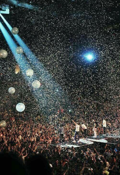 talkswatermelon's tweet image. one direction, thank you for the best years of my life, and making me so happy. i’m so grateful that you became a such a big part of my life, and i’m so proud of how far you’ve come in the past ten years. thank you for everything.

#ThankYouOneDirection 
#10YearsOfOneDirection