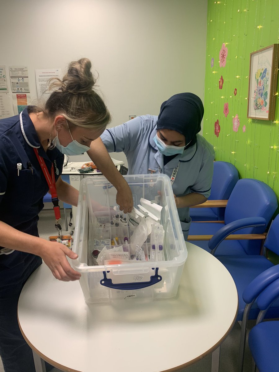 Introducing grab boxes for quick assessment of our febrile neutropaenia patients, including a timer to keep an eye on that golden hour, <a href="/7CPASSU/">7CPASSU</a> <a href="/RLHPED/">RLH Paeds ED/Trauma</a> thanks <a href="/Stowkristy/">Kristy Cody</a> for the inspiration #safety #paediatriconcologynursing <a href="/RLHchildren/">RLH Children’s Hospital</a> <a href="/alwaddington/">Ana Waddington (She/Her)</a> <a href="/cavemcmullan/">sarah cave-mcmullan</a>