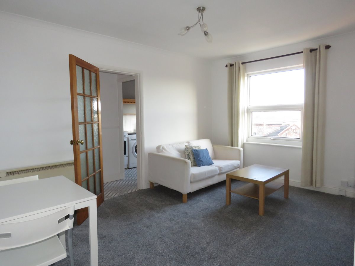 lettersyork's tweet photo. Now available to view: refurbished 1-bed 2nd floor flat close to #York city centre (Ref 364): https://t.co/nGkrNO8joe #tolet #torent #1bed https://t.co/4FFiI12rVG