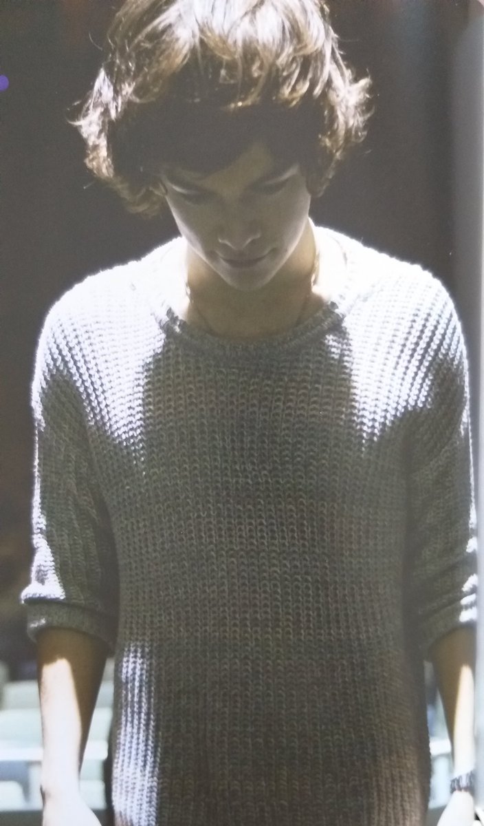 adn_deliria's tweet image. Хочу свитер как у Гарри😍

Очень актуально летом, да?😂🤦🏼‍♀️

#10YearsOf1DMoments 
#10YearsWithOneDirection 
#10YearsOfOneDiretion