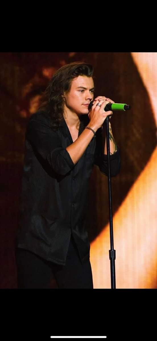 BaddassQueenn's tweet photo. Bago si @DJLOONYO2 Ito muna yung una kong naging crush😍 @Harry_Styles
#happy10yearsofonedirection
#DIRECTIONERSBREAKTHEINTERNET https://t.co/tLAH8YblWF