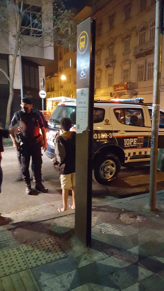 EstevamCintia's tweet photo. @GCMSP_oficial  parabéns pela operação, onde presenciei num susto á noite de 22 de julho anoite fulga de um assaltante de celular na praça da sé 👏👏👏🙏 ele foi preso e representado á justiça Parabéns orgulho e segurança . https://t.co/zbpI28VPPE