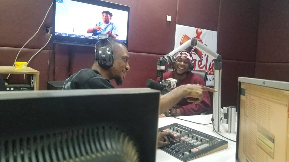 LeeNATIONWEnt's tweet photo. @TosynnW @Oh31Ent #DirShine
Big thanks to @LageluFM967 for having us.
@dickson_radio ππΎ https://t.co/d56TAUjbfJ