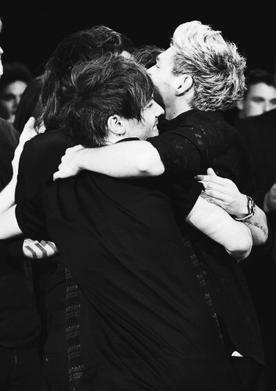 balladofcalm's tweet image. its been 10 years. from that day until today, we've been through a lot of things. we smiled and cried together. i just want to let yall know that you guys will always be number one in my heart. i love you all, always 💖
#10YearsOfOneDirection 
#10YearsOf1D 
#ThankYouOneDirection