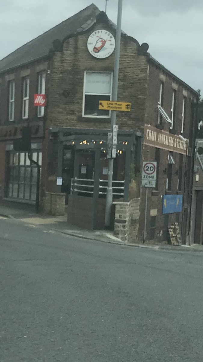 markseegobin's tweet photo. Looking forward to my 1st session from the other side of the bar tonight hopefully I can pull a good pint as I can certainly drink the b.... 😂 always wanted to try my hand behind the bar tonight is the night and it's dog friendly too utt  #barman #pullingpints #tipsycow #morley https://t.co/qTi7wb0Ujt
