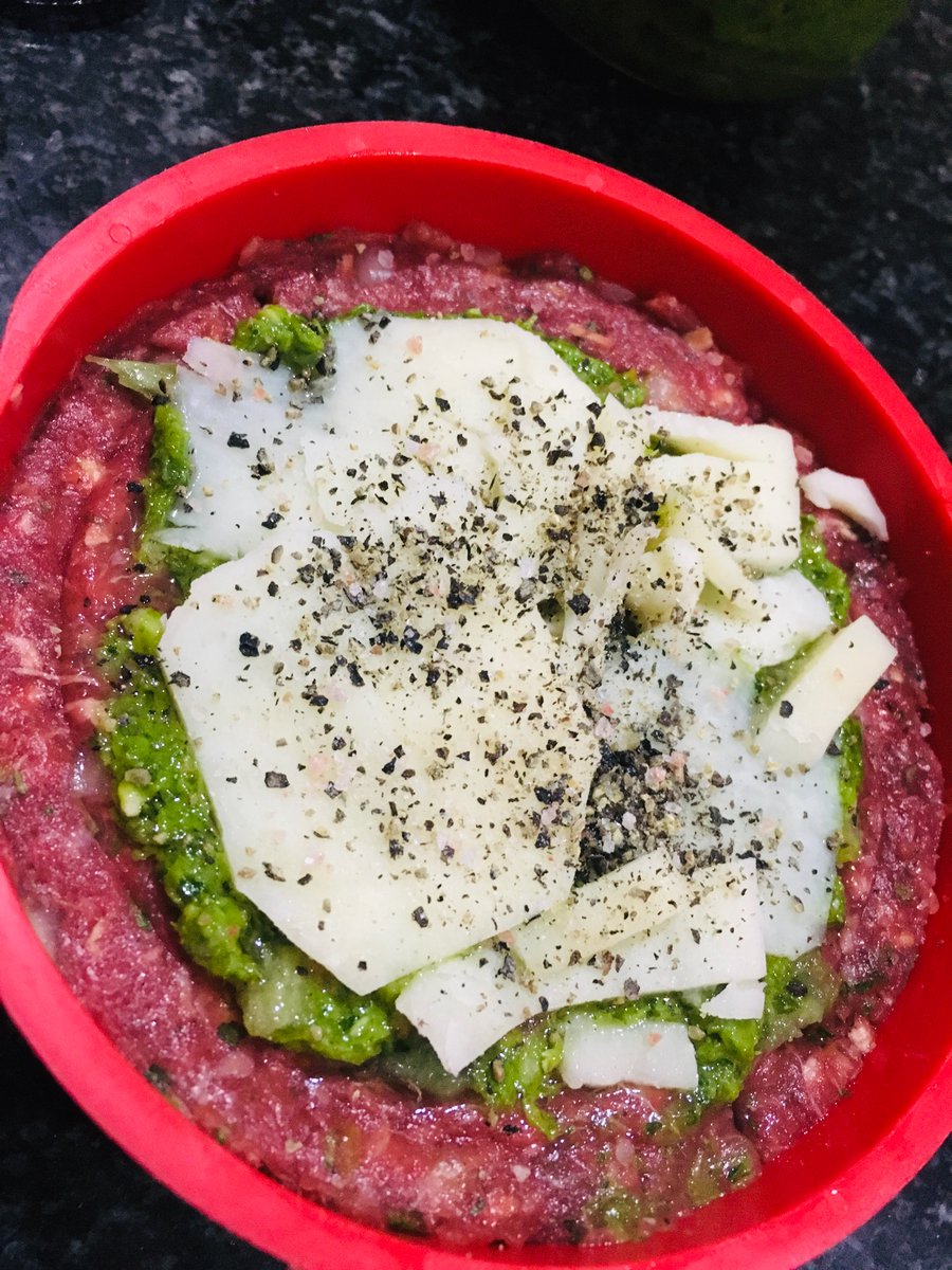 Experiment time😋 let’s see how this goes. Burger stuffed with mozzarella and my “pesto”. Let’s see how this goes .
#KIYK #KateInYourKitchen #KitchenExperiments