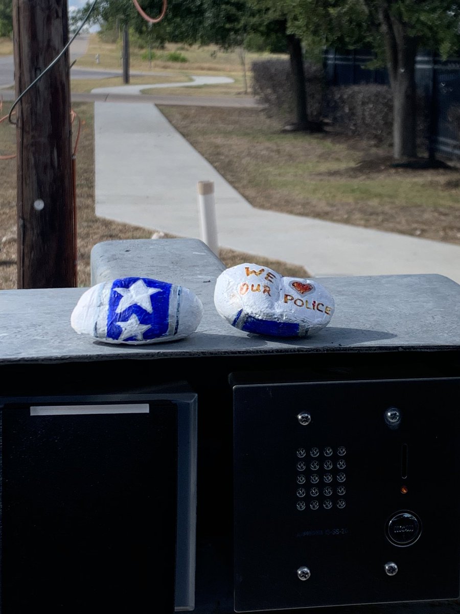 Saw these at our entry gate at the PD. Thank you for this, we are truly blessed to serve in a community that is so supportive! #LoveOurLeanderCommunity #PuttingUnityInCommunity 💙
