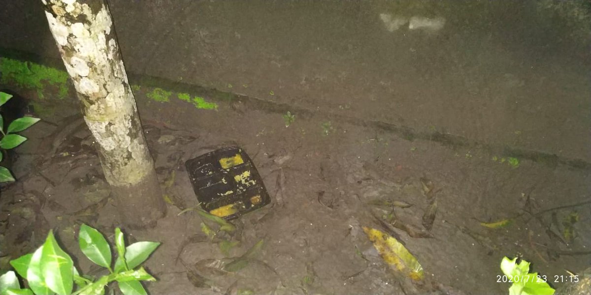Raktim100's tweet photo. @PMOIndia @himantabiswa @sarbanandsonwal @Barpeta_Police
Dear Sir
Used plates of Quarantine Centre (BHB College, Sarupeta, Barpeta, Assam), thrown inside my campus. 
Kindly look into the matter, as this is a serious matter. https://t.co/0FYqtp07tF