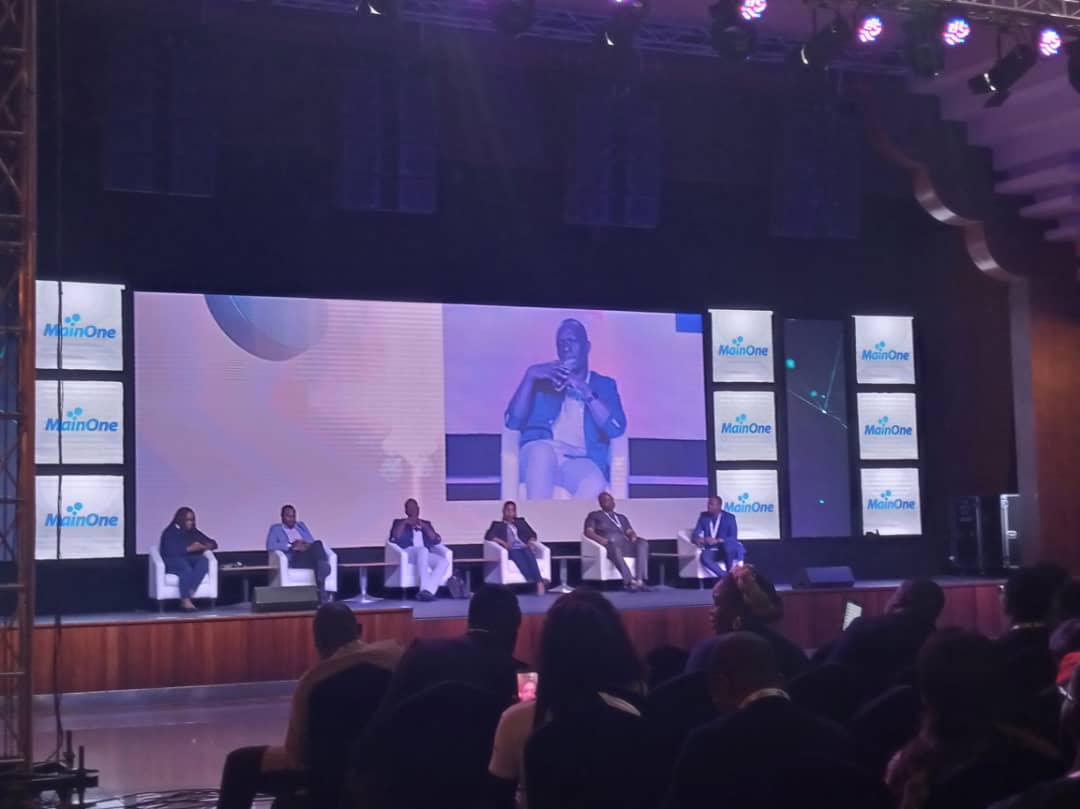 techtouchmedia's tweet photo. #ThrowbackThursday to when the tech community came together to discuss latest radical technologies available for business.
Service: Screenmapping
Event: #NerdsUnite
Client: @FulcrumPlusNg
-
#resolume #Screenmapping #contentprogramming #avtech #eventsdesign #Television https://t.co/xP9ei1bYfF