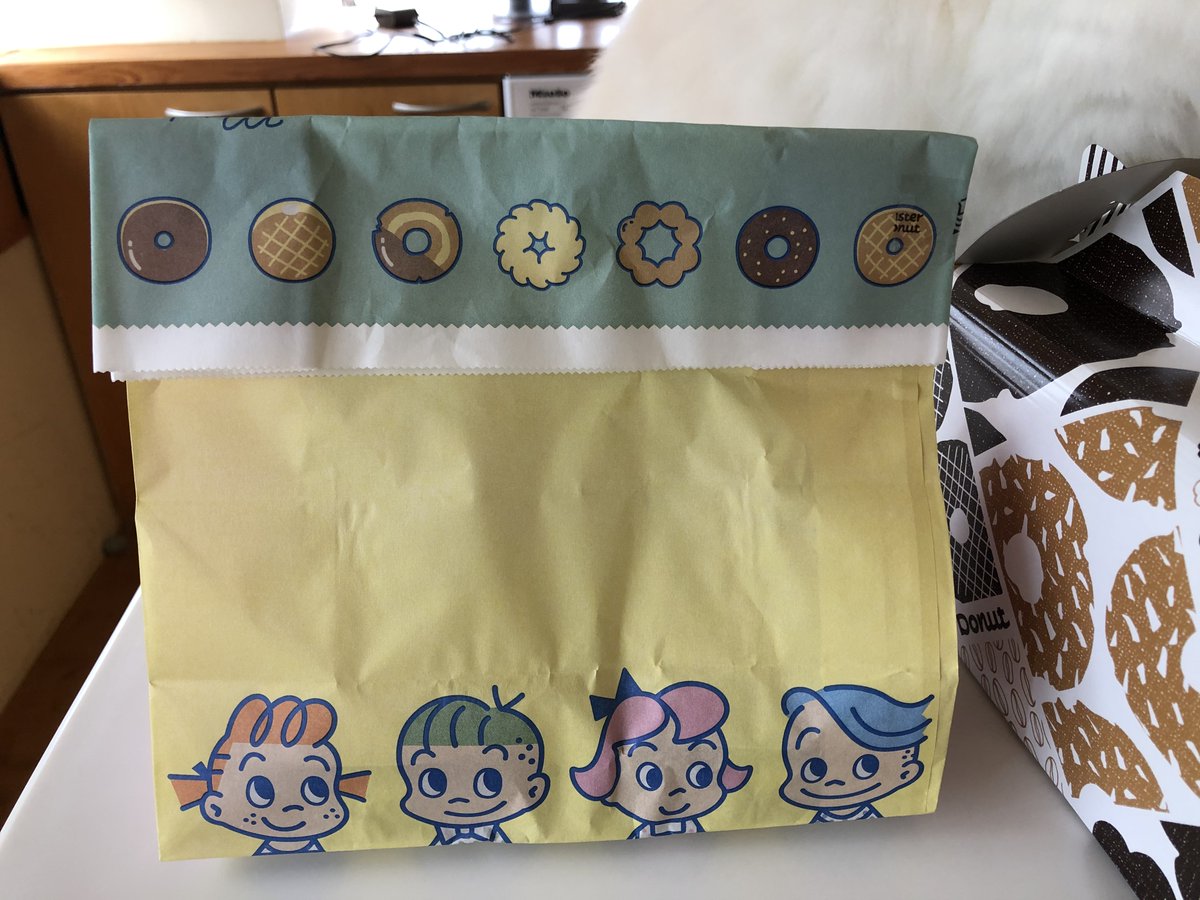 Signifiant Signifie4 数年ぶりに ゆめタウン呉のミスタードーナツに行きました 袋のデザインがかわいいですね ドーナツが 全体的に少し小さくなっていますか フレンチクルーラー系は以前と同じ味 オールドファッション系が柔らかくなっています